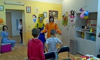 В отделении сестринского ухода поздравляли пациента с круглой датой