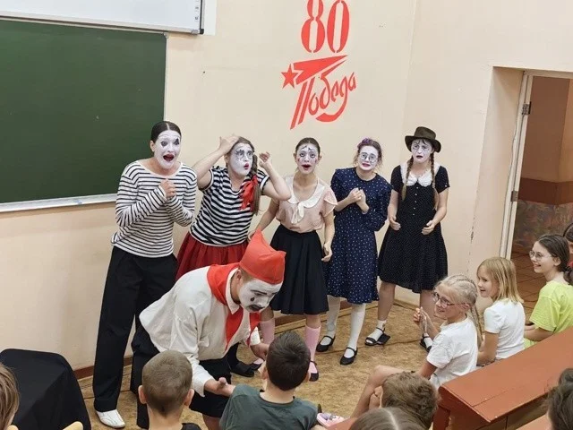 Премьера театральной постановки артистов МАОУ Лицей №49 состоялась в ДОБ