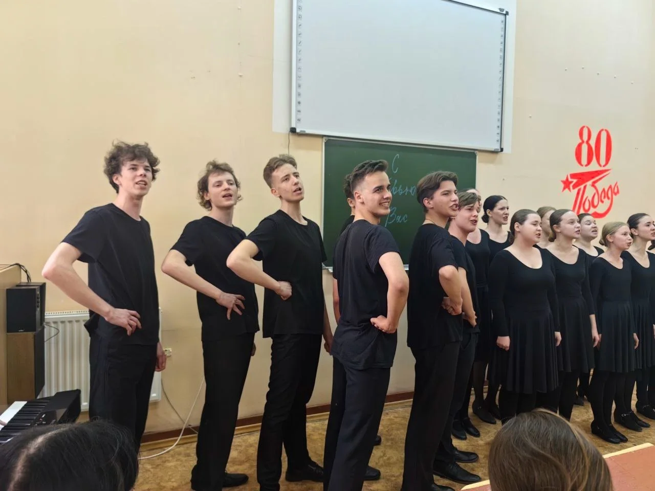 В честь Дня Победы театральная студия «СТОП» им. Б.И. Бейненсона выступила в больнице