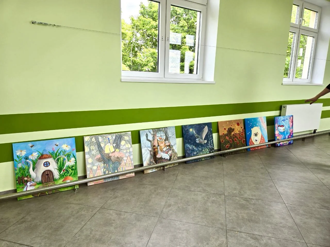 Калининградские художники украшают Детскую областную больницу