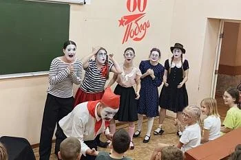 Премьера театральной постановки артистов МАОУ Лицей №49 состоялась в ДОБ