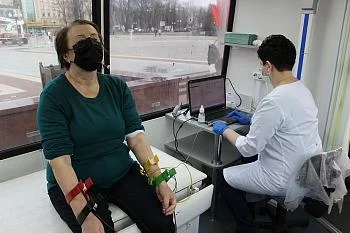 Более двухсот человек приняли участие в акции «Будь здоров!» на площади Победы Более двухсот человек приняли участие в акции «Будь здоров!» на площади Победы