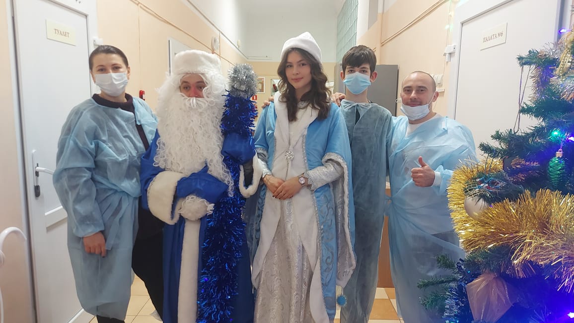 Калининградские предприниматели поздравили детей в Детской областной больнице с Новым годом 