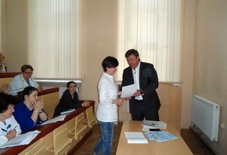 Главный врач Детской областной больницы А.М. Маляров поздравил сотрудников с Днем медицинского работника