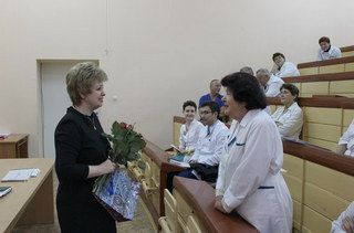 Заместитель главного врача по клинико-экспертной работе Яна Орехова отмечает юбилей
