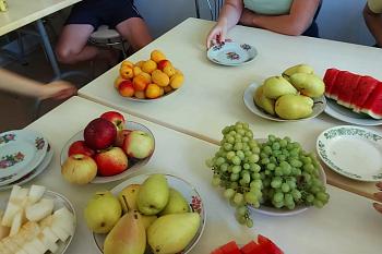 Калининградские предприниматели устроили фруктовый праздник маленьким пациентам