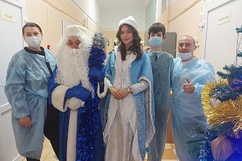 Калининградские предприниматели поздравили детей в Детской областной больнице с Новым годом 